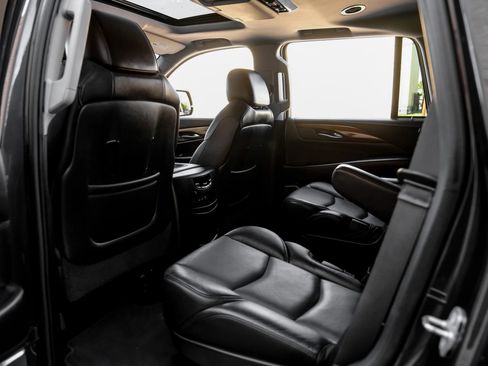 Used 2017 Cadillac Escalade Luxury image 38