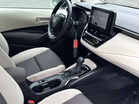 Used 2025 Toyota Corolla LE FWD image 10
