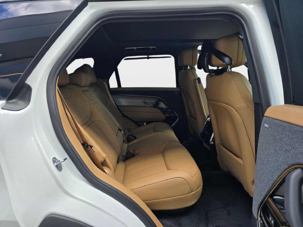 New 2026 Land Rover Range Rover Sport SE AWD/4WD image 11