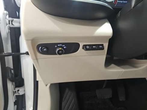 Used 2023 Buick Envision Avenir AWD/4WD image 12