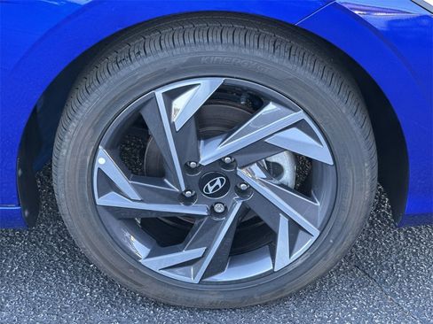 Used 2025 Hyundai Elantra SEL image 12