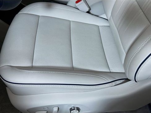 Certified 2025 Buick Enclave Avenir image 20