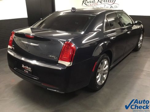 Used 2017 Chrysler 300 C AWD/4WD image 11