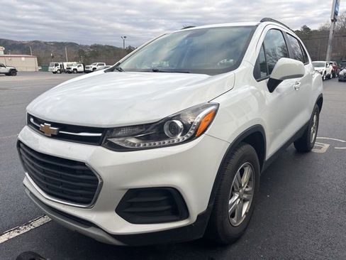 Used 2022 Chevrolet Trax LT w/ LT Convenience Package image 3