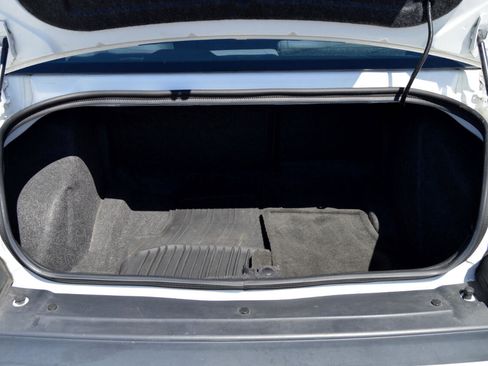 Used 2018 Dodge Challenger SXT image 13