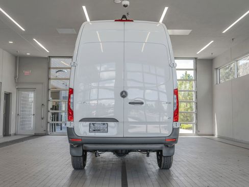 Used 2025 Mercedes-Benz Sprinter 2500 image 14