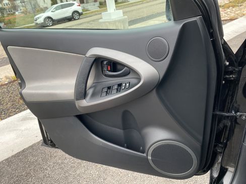 Used 2012 Toyota RAV4 4WD image 17