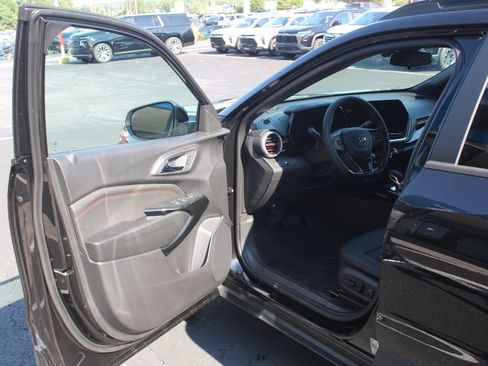 New 2026 Chevrolet Trax RS w/ Sunroof Package FWD image 8