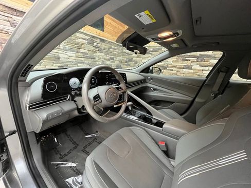 Used 2022 Hyundai Elantra SEL w/ Convenience + Premium Package image 30