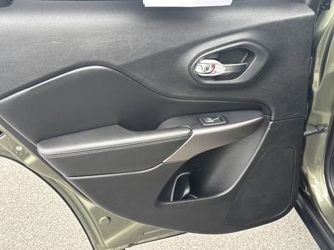 Used 2019 Jeep Cherokee Latitude w/ Popular Appearance Group image 26