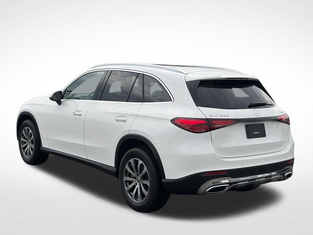 Used 2025 Mercedes-Benz GLC 300 4MATIC image 6