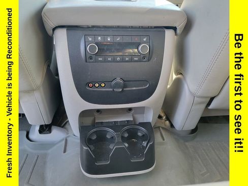 Used 2010 GMC Yukon SLT w/ SLT-2 Equipment Package AWD/4WD image 33