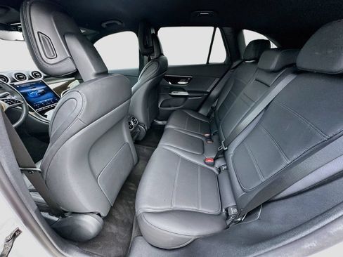 Used 2025 Mercedes-Benz GLC 300 4MATIC image 22