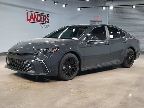 New 2026 Toyota Camry SE image 3