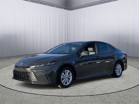 Used 2025 Toyota Camry LE image 2