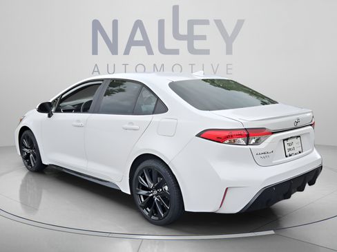 Used 2023 Toyota Corolla SE FWD image 3