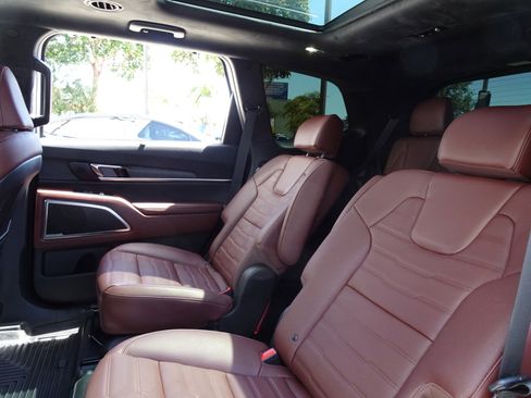 Used 2024 Kia Telluride SX Prestige AWD/4WD image 16