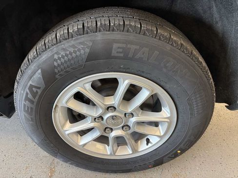 Used 2020 Jeep Grand Cherokee Laredo RWD image 25