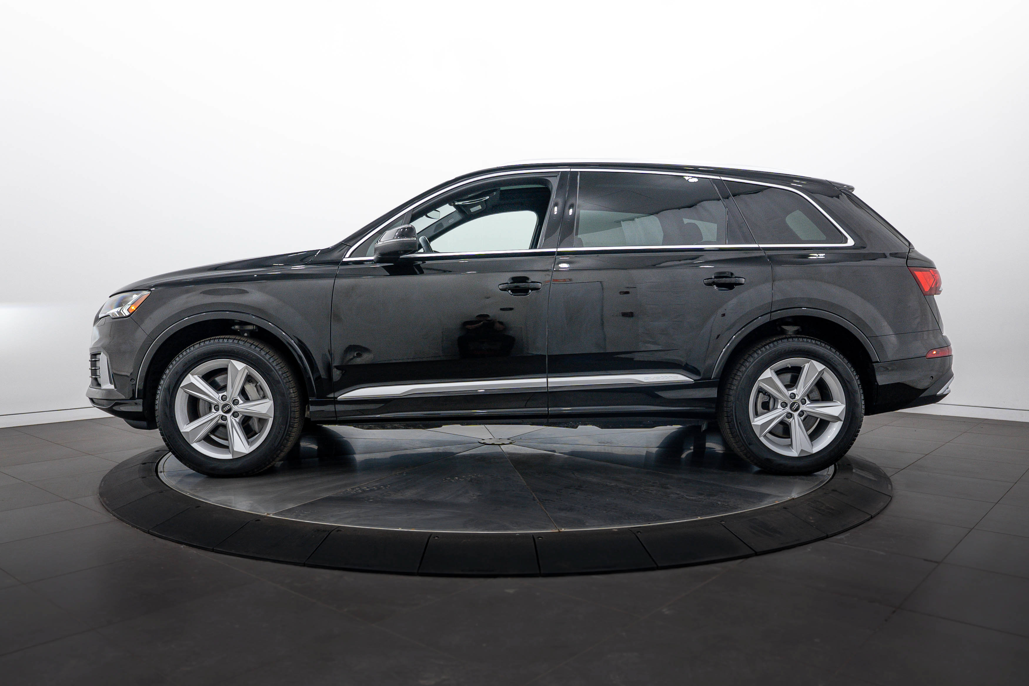Certified 2024 Audi Q7 2.0T Premium Plus AWD/4WD image 7
