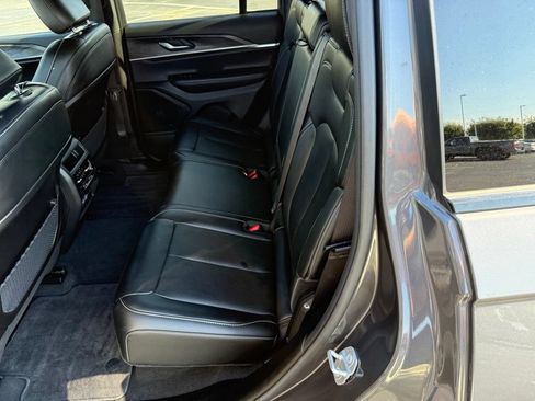 Used 2025 Jeep Grand Cherokee Limited RWD image 30