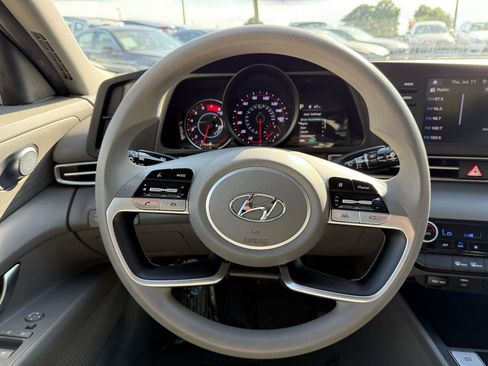 Used 2022 Hyundai Elantra SEL w/ Winter Weather Package image 15