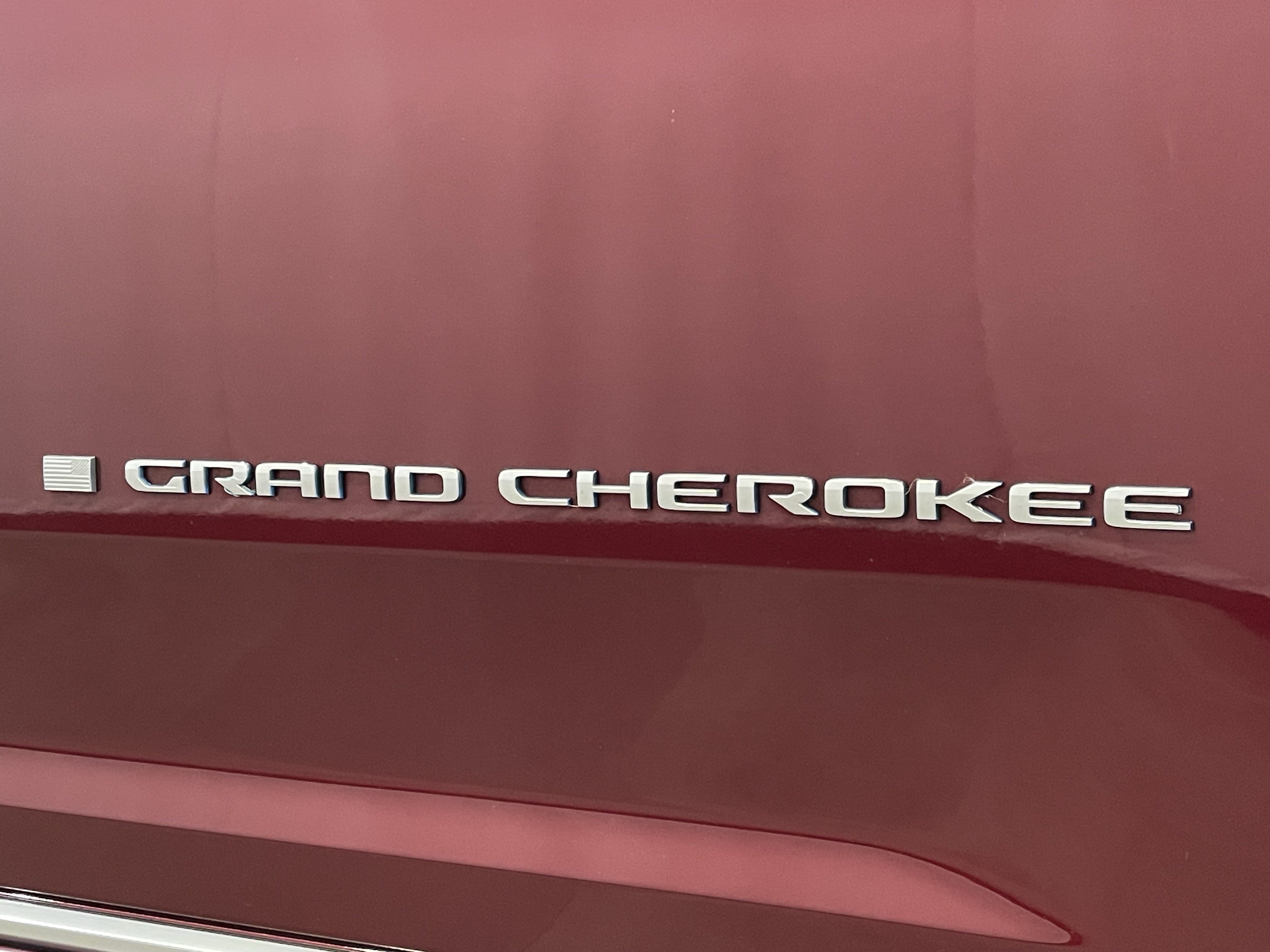 Used 2023 Jeep Grand Cherokee Summit w/ Luxury Tech Group V AWD/4WD image 24