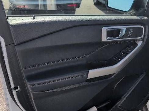 Used 2021 Ford Explorer XLT w/ Class III Trailer Tow Package AWD/4WD image 8
