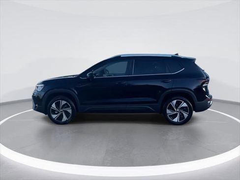 Used 2025 Volkswagen Taos SE AWD/4WD image 5