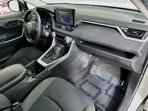 Certified 2022 Toyota RAV4 LE AWD/4WD image 30