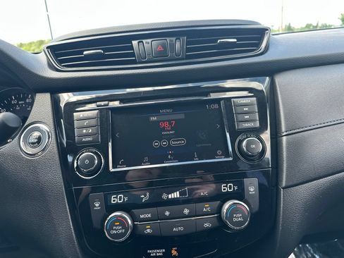 Used 2019 Nissan Rogue SV AWD/4WD image 55