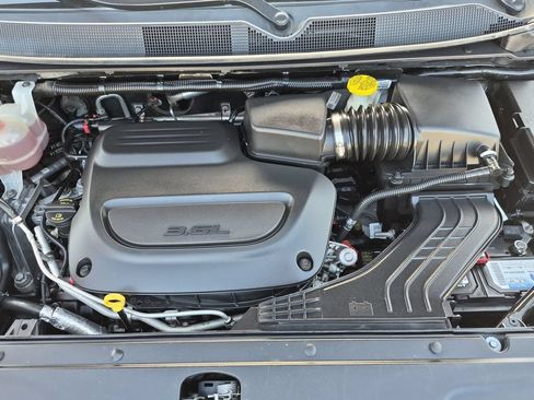 Used 2023 Chrysler Pacifica Touring-L FWD image 26