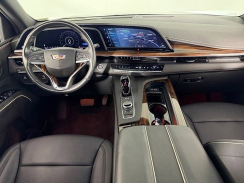 Used 2024 Cadillac Escalade ESV Luxury RWD image 14