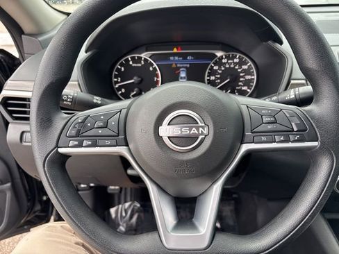 Used 2025 Nissan Altima 2.5 SV image 22