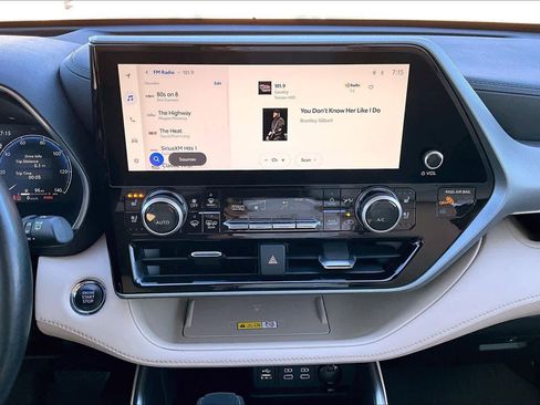 Used 2023 Toyota Highlander Platinum image 7