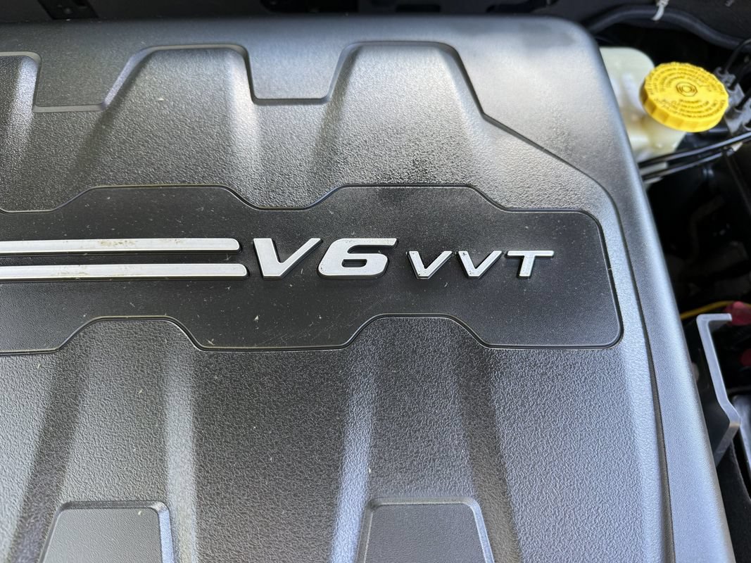 Used 2015 Jeep Cherokee Latitude w/ Cold Weather Group AWD/4WD image 41
