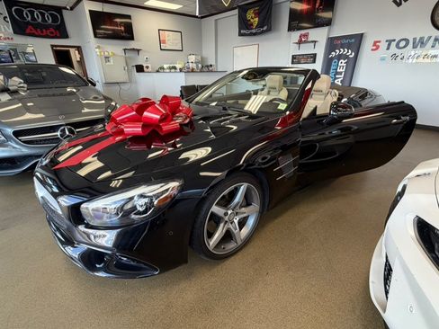 Used 2017 Mercedes-Benz SL 550 image 3