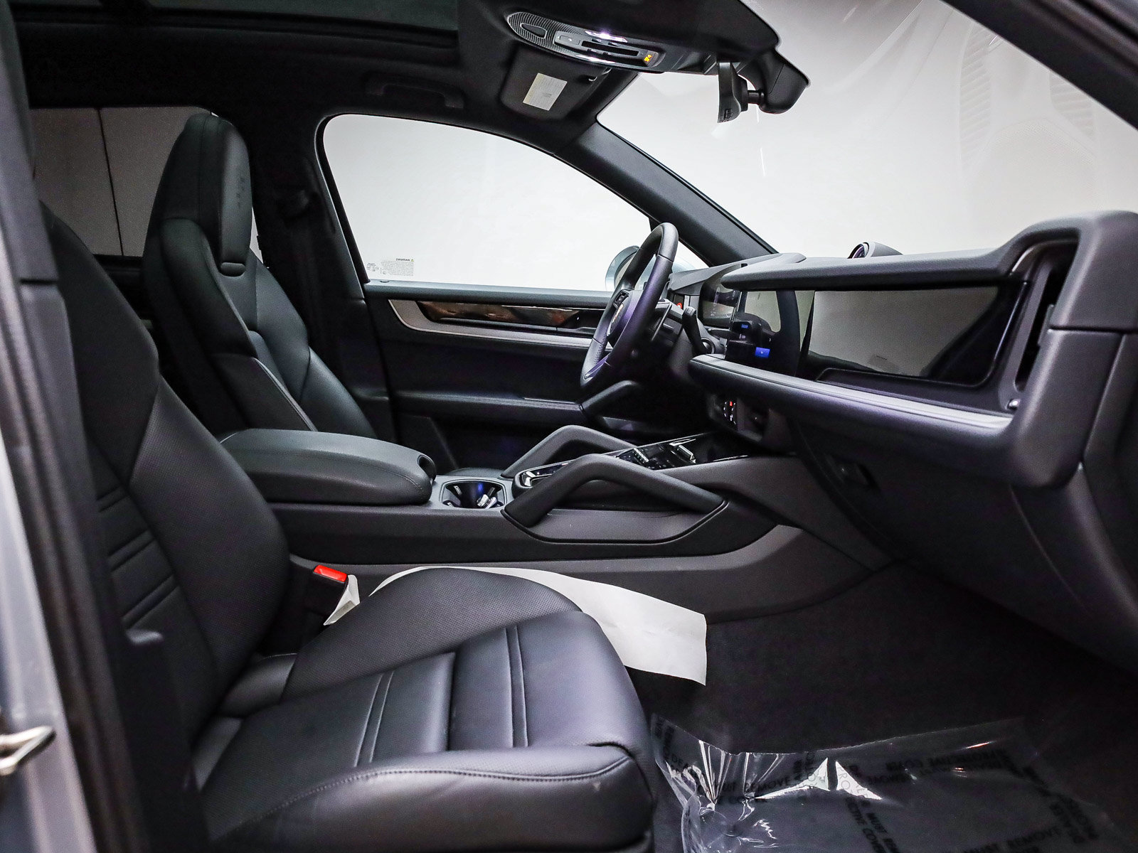Certified 2025 Porsche Cayenne S AWD/4WD image 21