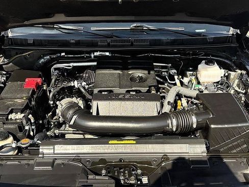 Used 2025 Nissan Frontier SV RWD image 47