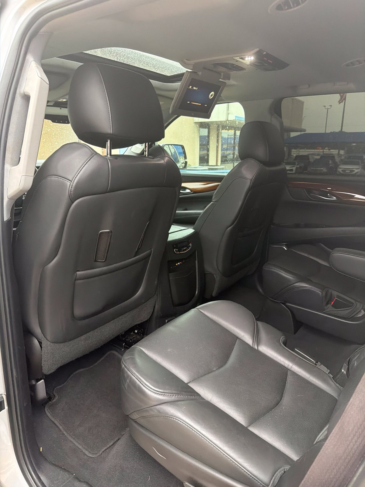 Used 2015 Cadillac Escalade Luxury AWD/4WD image 5
