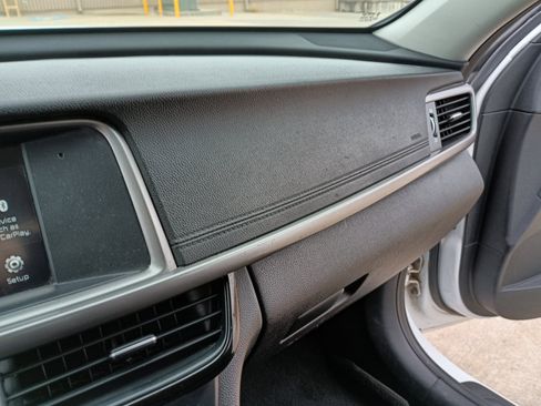 Used 2018 Kia Optima LX image 32