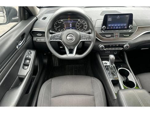 Used 2024 Nissan Altima 2.5 SV FWD image 15