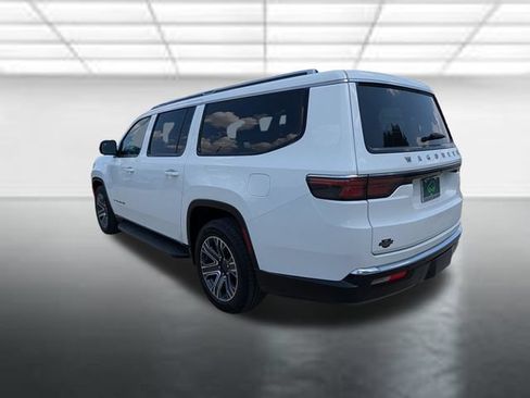 Used 2024 Jeep Wagoneer L Series II RWD image 2