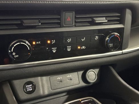 Used 2024 Nissan Rogue S image 16