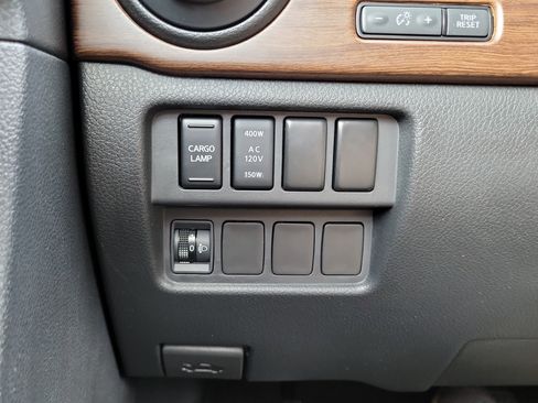 Used 2021 Nissan Titan Platinum Reserve w/ Moonroof Package image 22