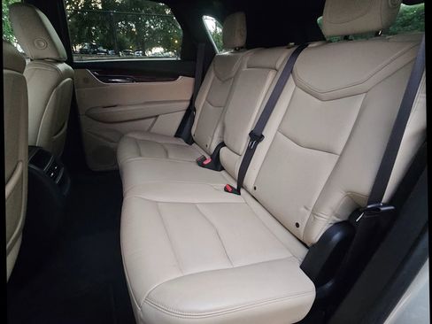 Used 2017 Cadillac XT5 Luxury w/ Driver Awareness Package image 19