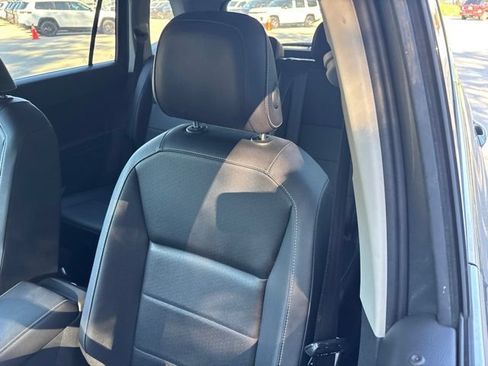 Used 2021 Volkswagen Tiguan SEL AWD/4WD image 14