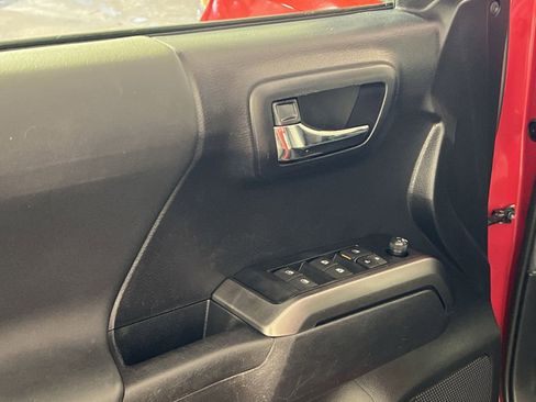 Used 2021 Toyota Tacoma TRD Off-Road w/ Technology Package image 15