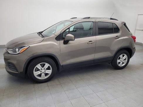 Used 2021 Chevrolet Trax LT w/ LT Convenience Package image 2
