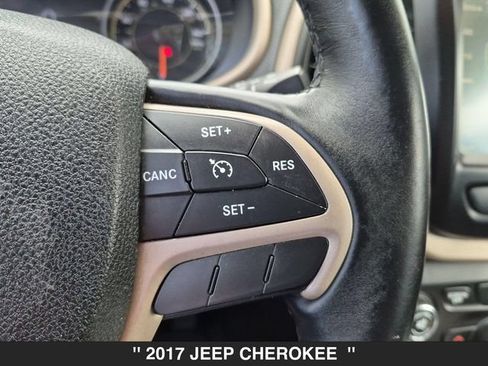 Used 2017 Jeep Cherokee Limited AWD/4WD image 18