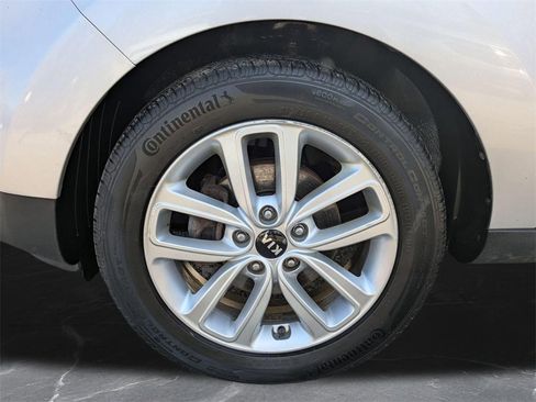 Used 2017 Kia Soul + image 28